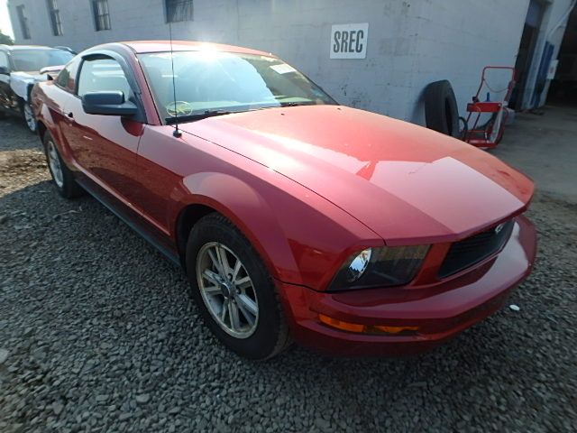 1ZVHT80N065136464-2006-ford-mustang-0