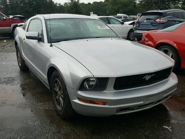 1ZVHT80N065135296-2006-ford-mustang-0