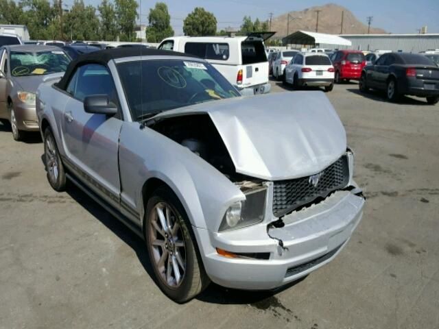 1ZVFT84N655253398-2005-ford-mustang-0