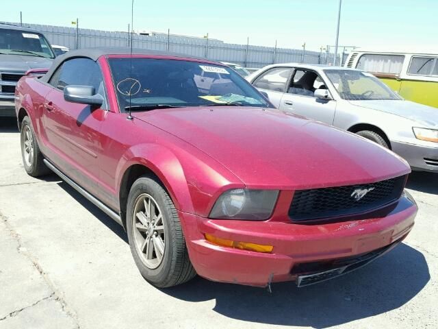 1ZVFT84N255217384-2005-ford-mustang-0