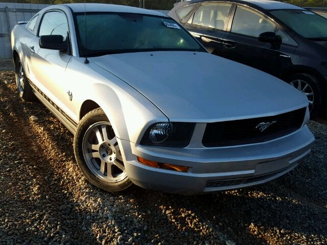 1ZVHT80N095100505-2009-ford-mustang-0