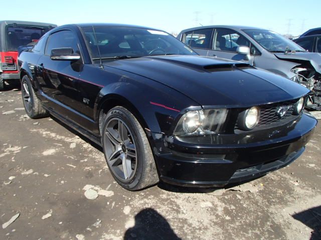 1ZVHT82H055236151-2005-ford-mustang-0