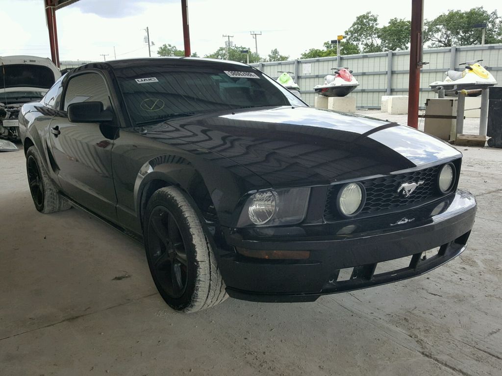 1ZVHT80N585154638-2008-ford-mustang-0