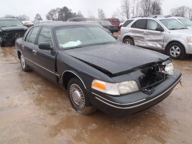 2FAFP73W0WX109296-1998-ford-crown-vic-0