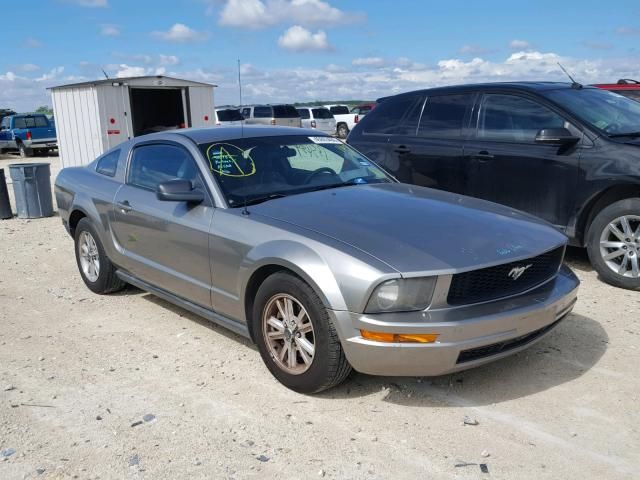 1ZVHT80N885166959-2008-ford-mustang-0