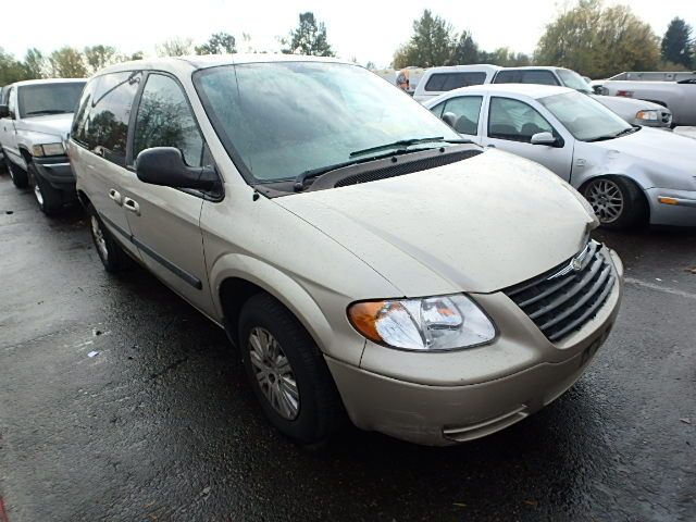 1C4GP45R15B431998-2005-chrysler-minivan-0