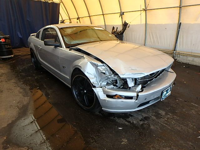 1ZVFT82H165144751-2006-ford-mustang-0