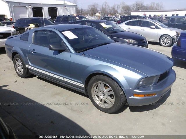1ZVFT80N375349417-2007-ford-mustang-0