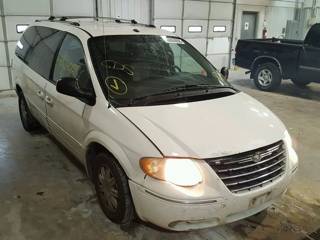 2A8GP64L26R783430-2006-chrysler-town-and-cou-0