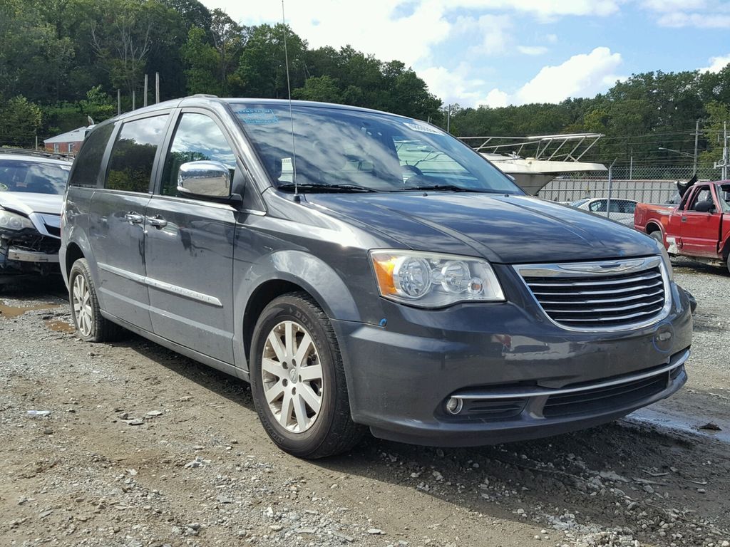 2C4RC1CG2CR156581-2012-chrysler-town-and-cou-0