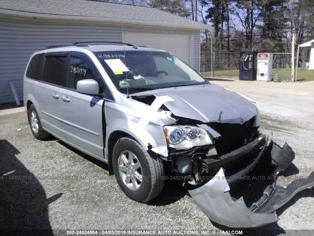 2A8HR54PX8R695692-2008-chrysler-town-and-country-0