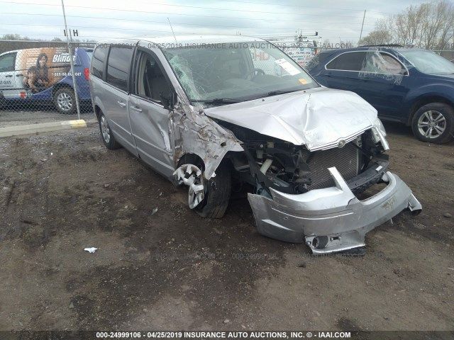 2A8HR44E29R526681-2009-chrysler-town-and-country-0