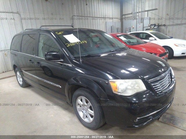 2C4RC1BG6DR583359-2013-chrysler-town-and-country-0