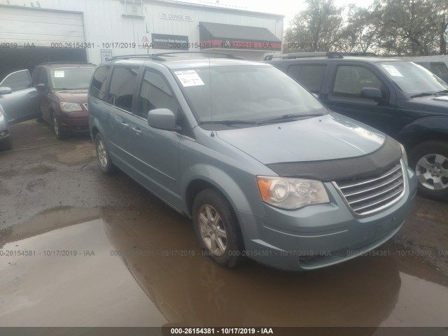 2A8HR54P28R116470-2008-chrysler-town-and-country-0