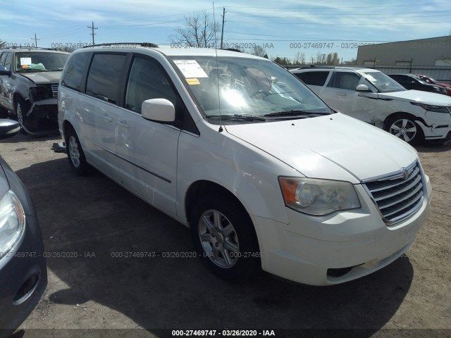 2A4RR5D12AR304431-2010-chrysler-town-and-country-0
