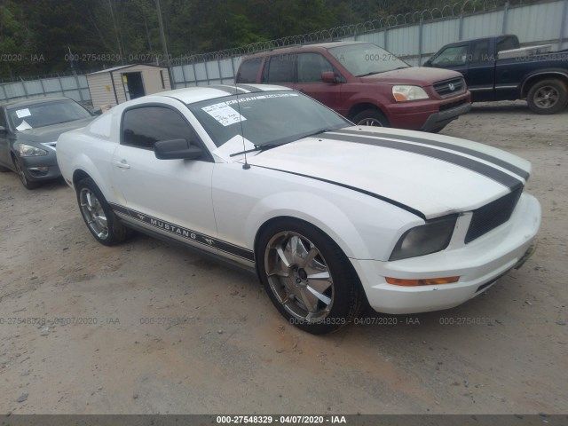 1ZVFT80N265210877-2006-ford-mustang-0
