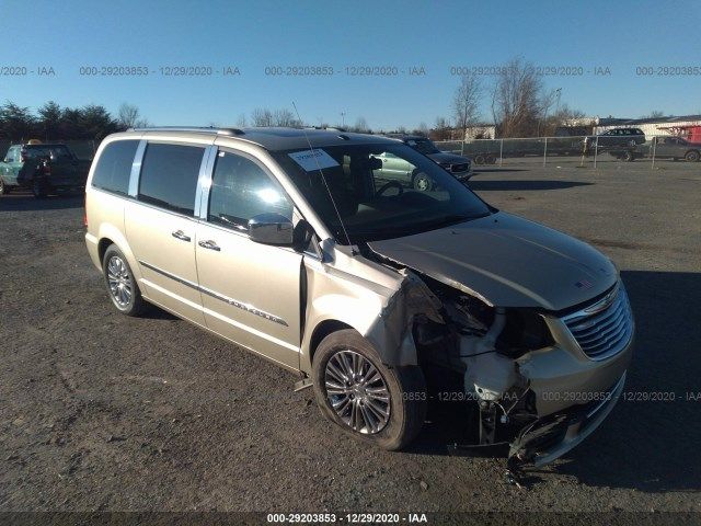 2A4RR6DG2BR781551-2011-chrysler-town-and-country-0