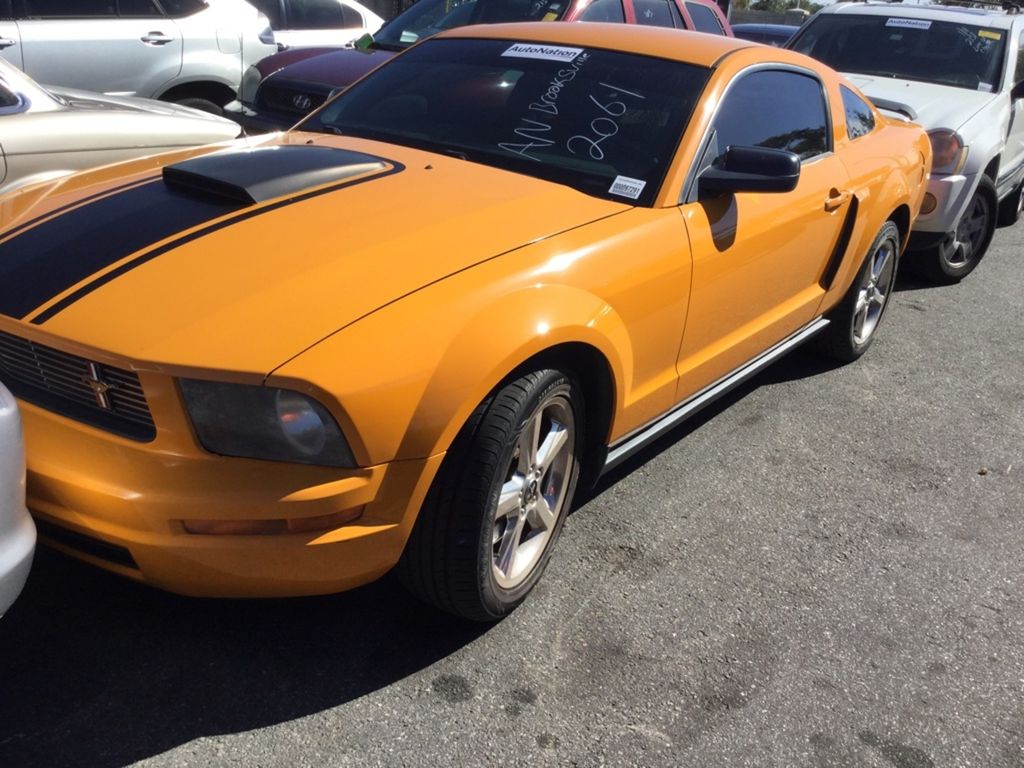 1ZVHT80N585190040-2008-ford-mustang-0