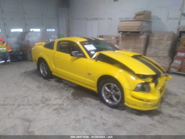 1ZVFT82H165141123-2006-ford-mustang-0