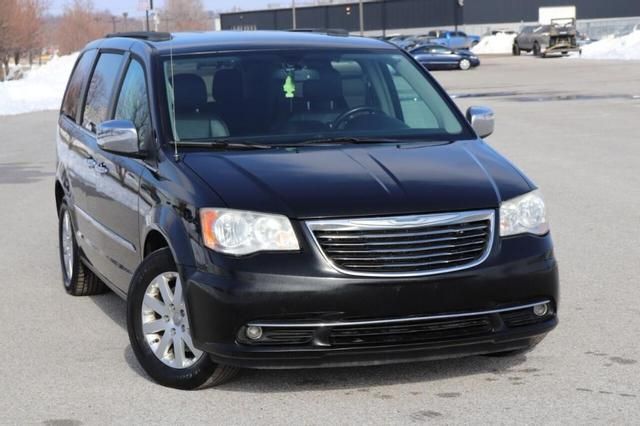 2C4RC1CG9CR227873-2012-chrysler-town-and-country-0