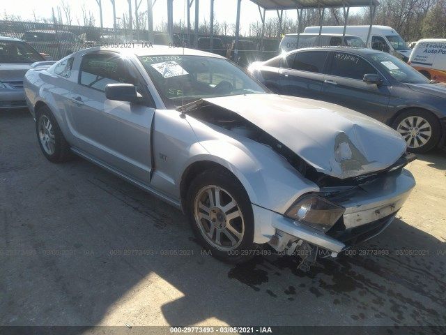 1ZVFT82H855169287-2005-ford-mustang-0