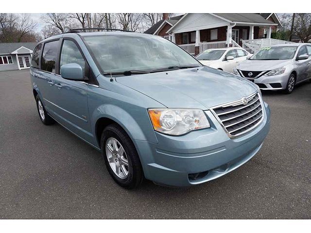 2A8HR54P18R774376-2008-chrysler-town-and-country-0