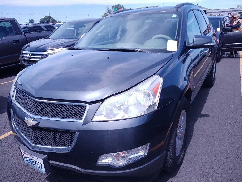 1GNKVGED6BJ116645-2011-chevrolet-traverse-0