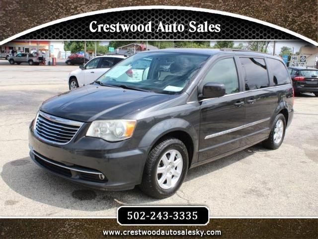 2A4RR5DG7BR694299-2011-chrysler-town-and-country-0