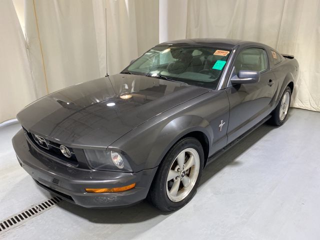 1ZVFT80NX75330377-2007-ford-mustang-0