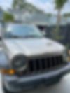 1J8GL48K95W520679-2005-jeep-liberty-2