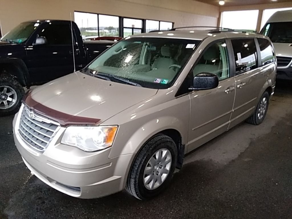 2A8HR44E79R609023-2009-chrysler-town-and-country-0