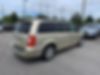 2A4RR8DG0BR609546-2011-chrysler-town-and-country-2