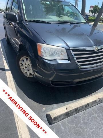 2A8HR44H88R721032-2008-chrysler-town-and-country-0