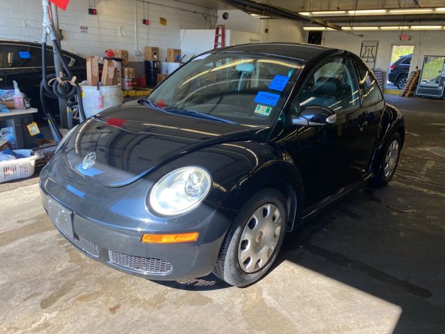 3VWPW3AG7AM014841-2010-volkswagen-new-beetle-coupe-0