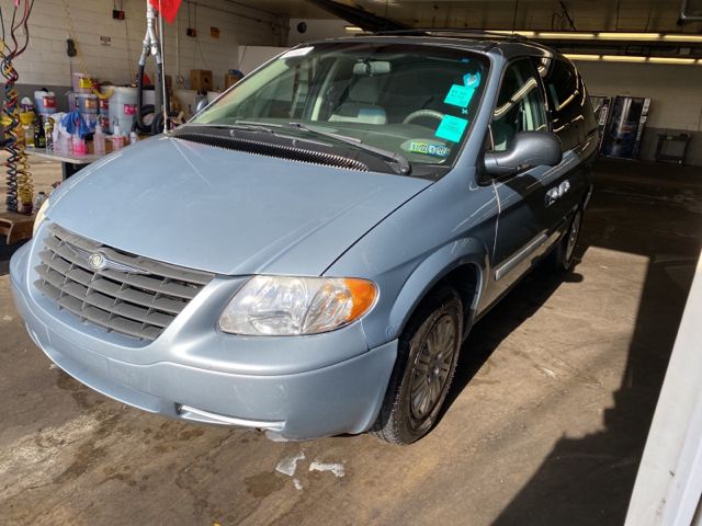 1A4GP45R56B627034-2006-chrysler-town-and-country-swb-0