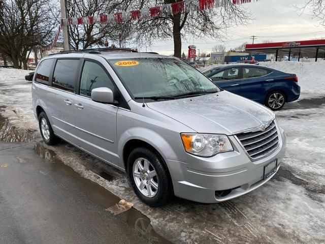 2A8HR54169R521597-2009-chrysler-town-and-country-0